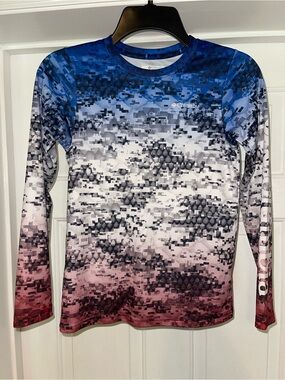 Columbia Ombre Blue to Red Long-Sleeve Performance Top